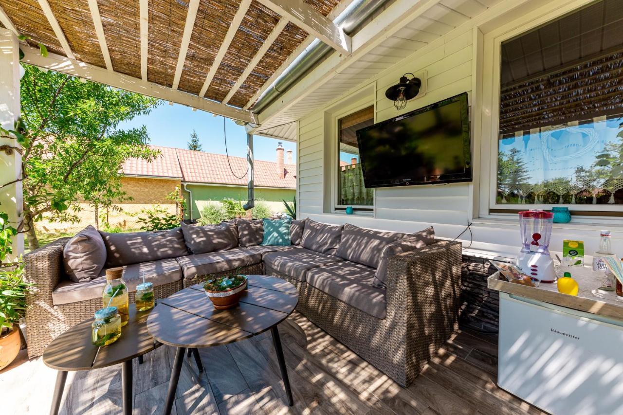 Berrybay Holidayhome Balatonkeresztúr Esterno foto