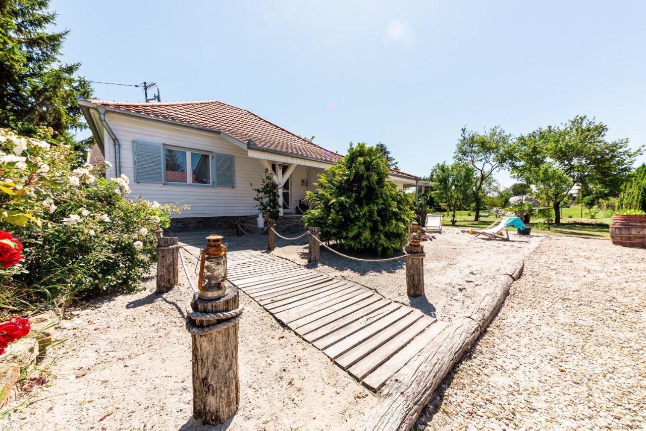 Berrybay Holidayhome Balatonkeresztúr Esterno foto