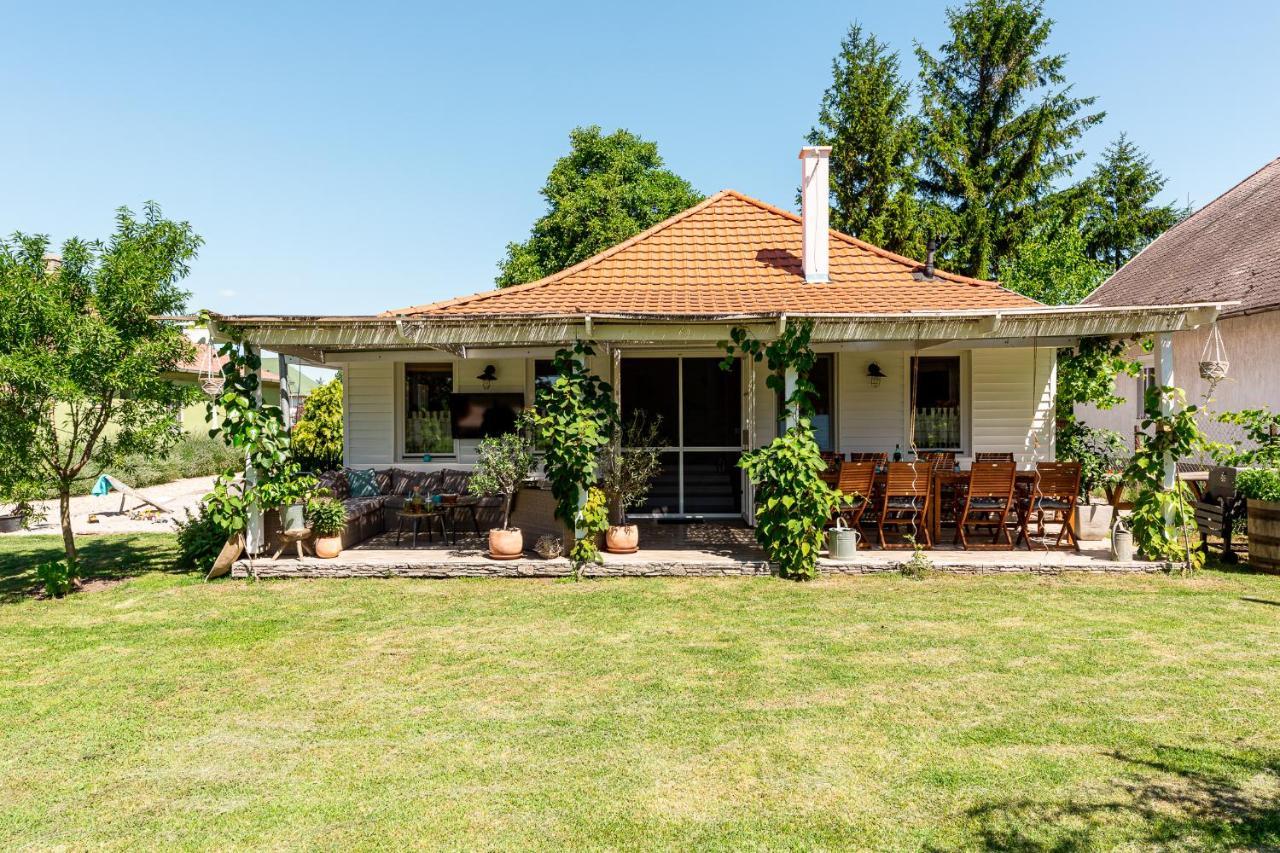 Berrybay Holidayhome Balatonkeresztúr Esterno foto