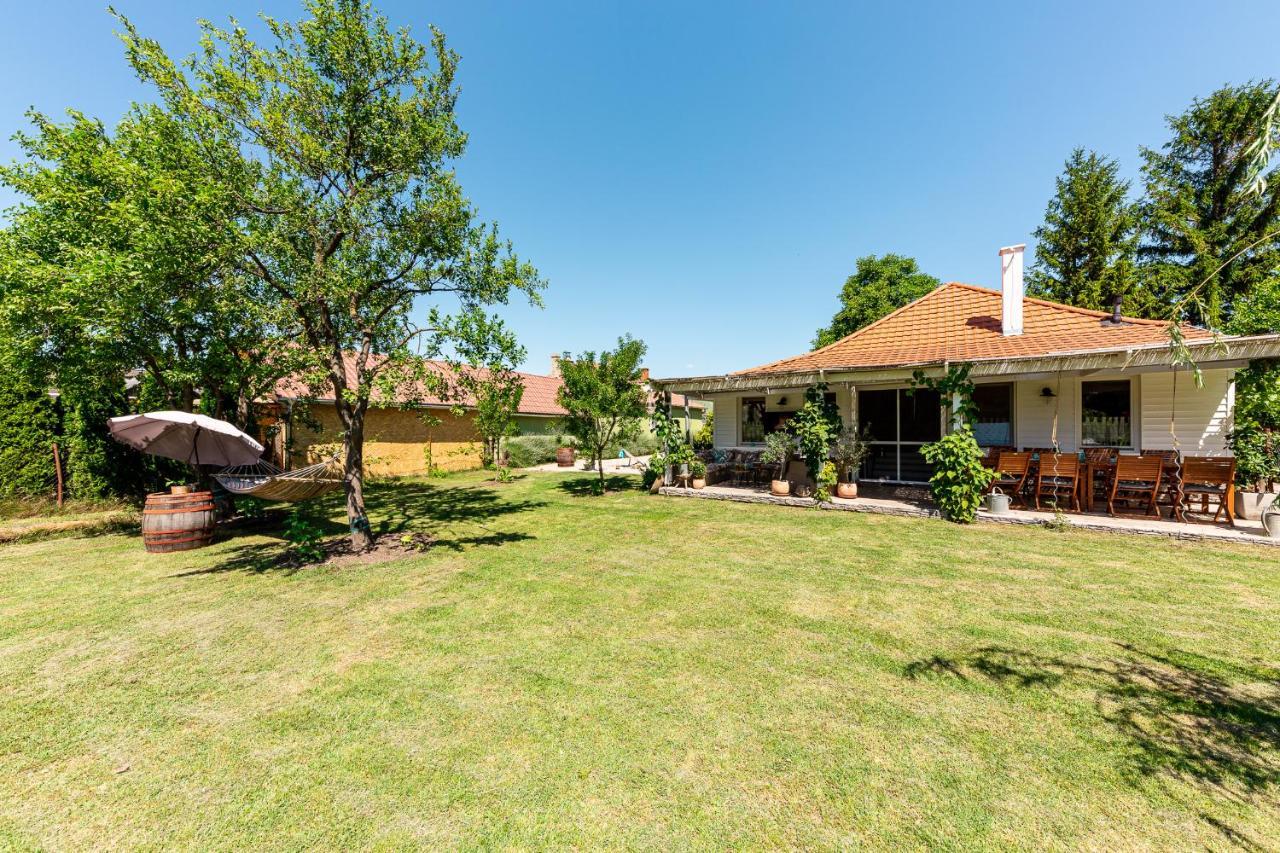 Berrybay Holidayhome Balatonkeresztúr Esterno foto